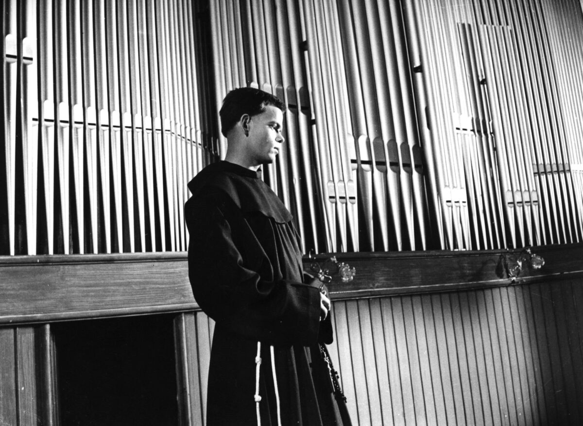 Záber z film u Organ (1964)