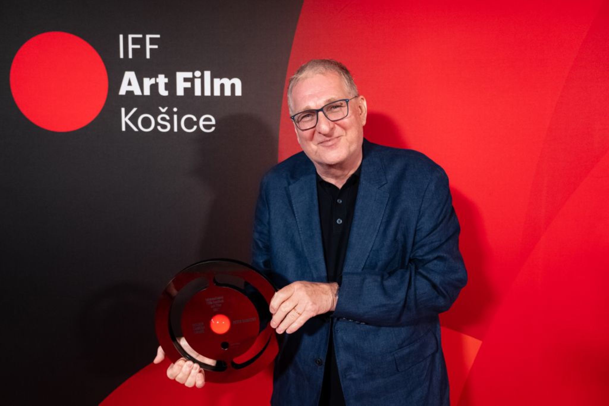 Cenu Zlatá kamera za prínos slovenskej kinematografii získal na festivale Art Film Peter Dubecký