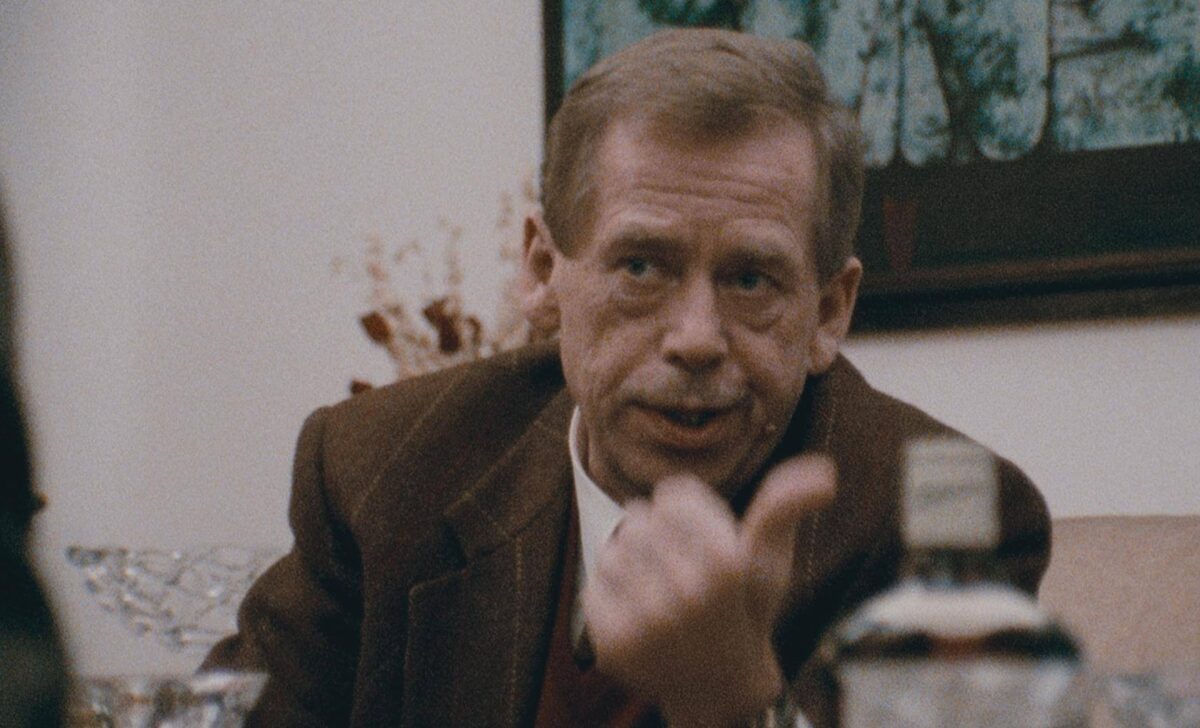 Záber z filmu Občan Havel
